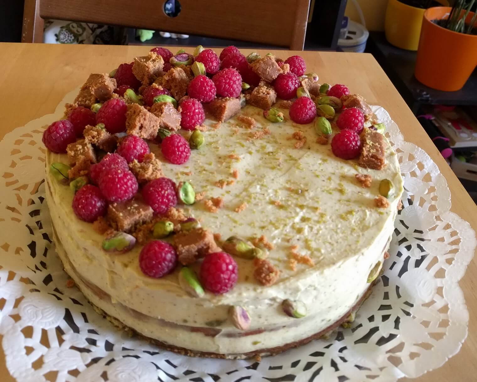 Špeciálna narodeninová pistáciovo-karamelová torta